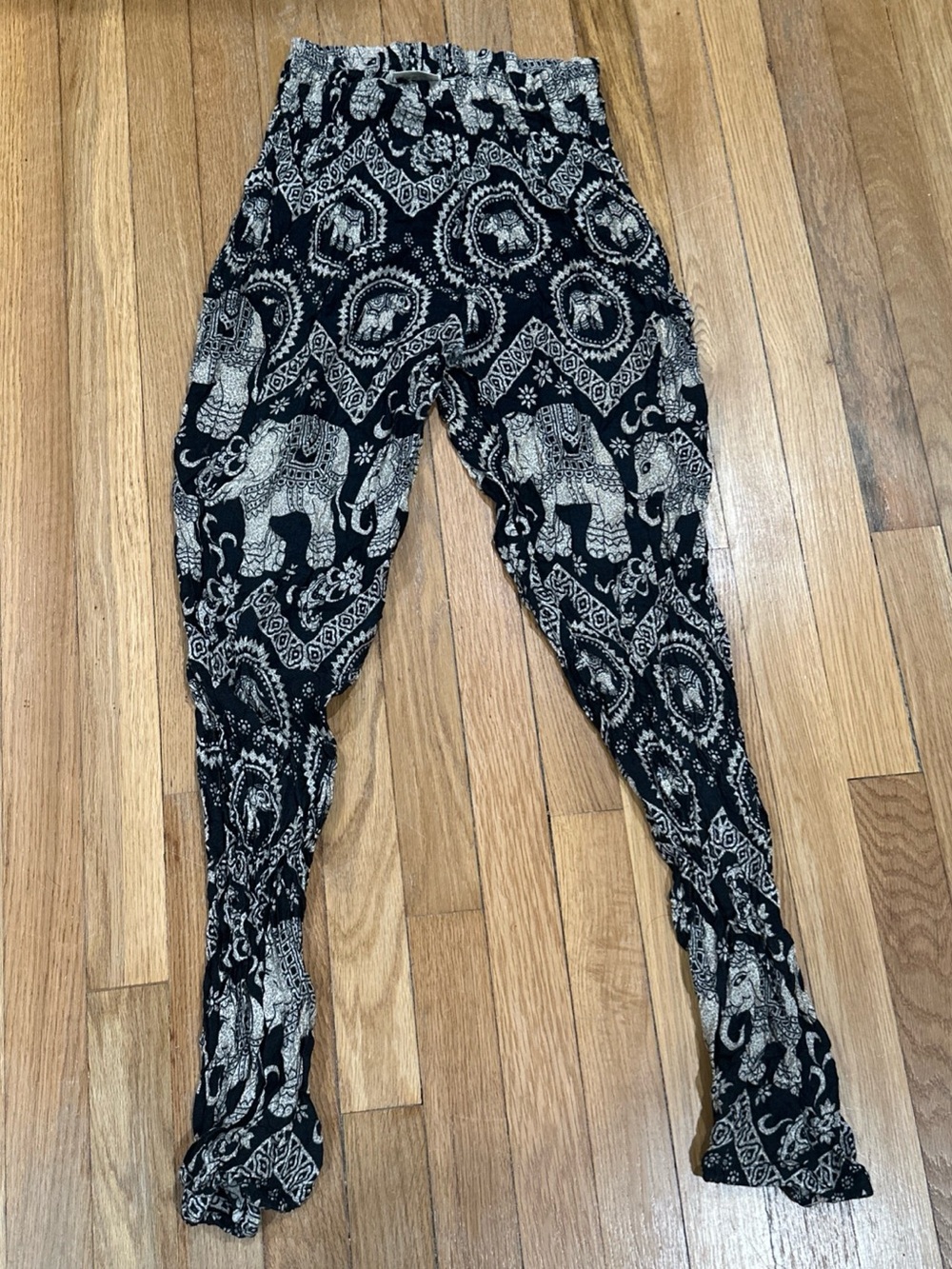 The elephant pants navy and cream elephant print harem 100% rayon pants small